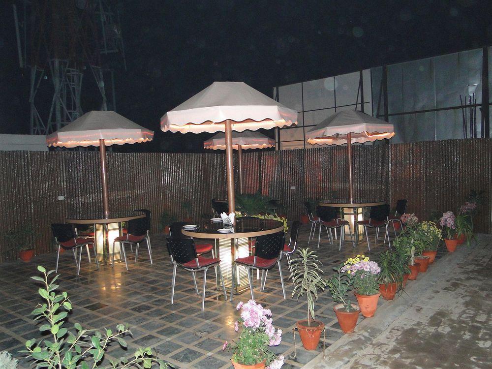 Hotel Crystal Retreat Agra  Buitenkant foto