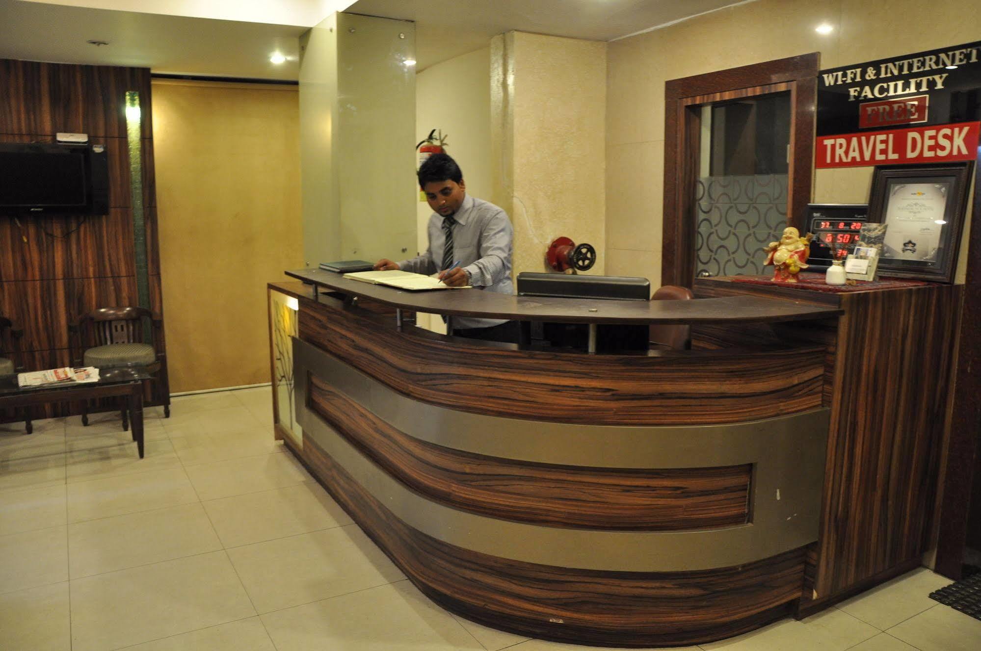 Hotel Crystal Retreat Agra  Buitenkant foto