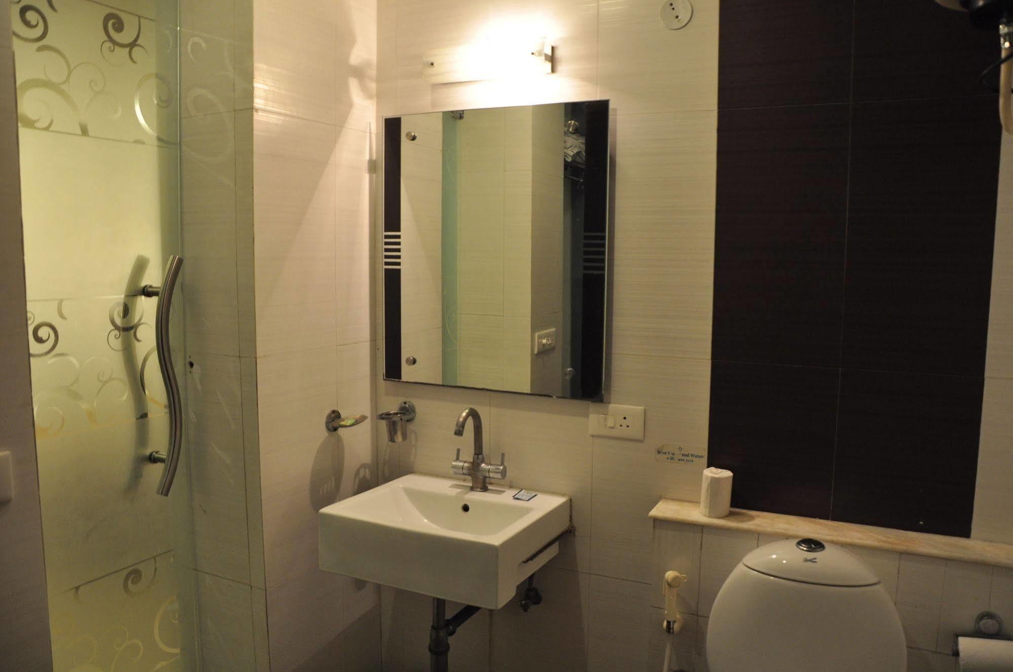 Hotel Crystal Retreat Agra  Buitenkant foto