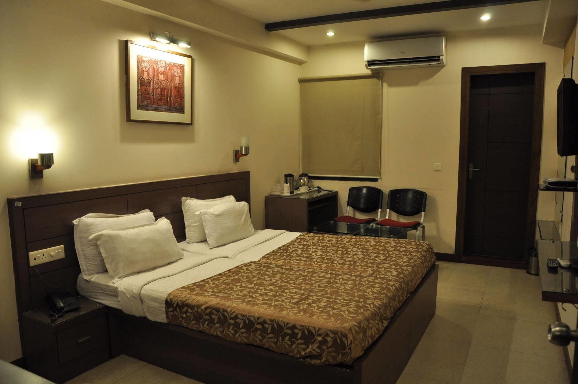 Hotel Crystal Retreat Agra  Buitenkant foto